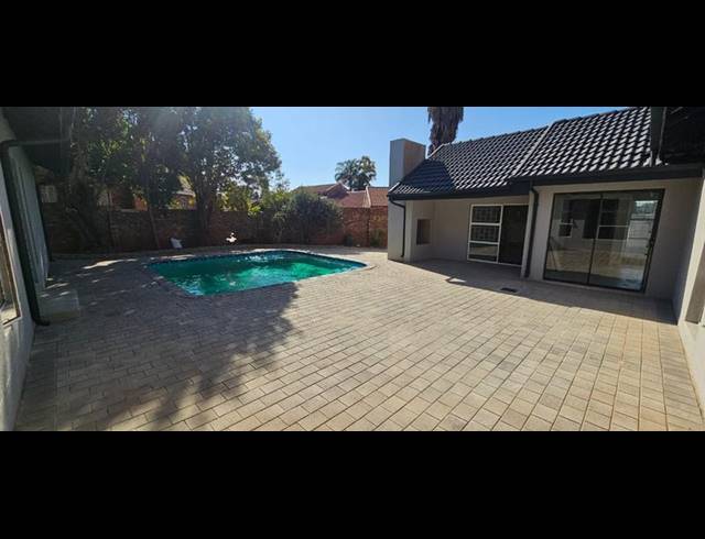 4 BEDROOM HOUSE FOR SALE IN FLORAUNA